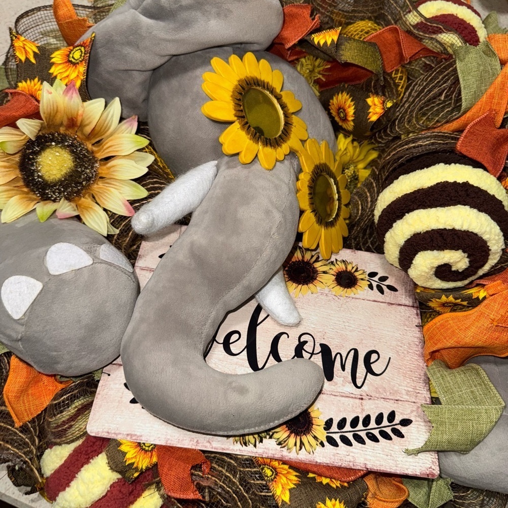 π Vintage One-of-a-Kind Elephant Fall Welcome Wreath β Handmade Decor - Picture 11 of 14